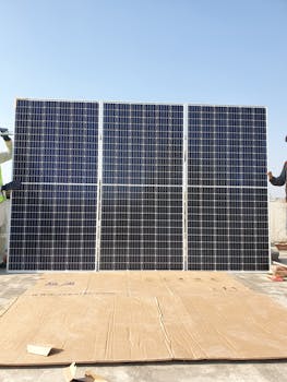 Rooftop solar panels in Islamabad under a clear sky representing sustainable energy.